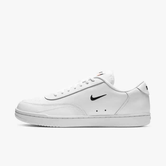 Imagem do tênisNike Court Vintage com fundo branco