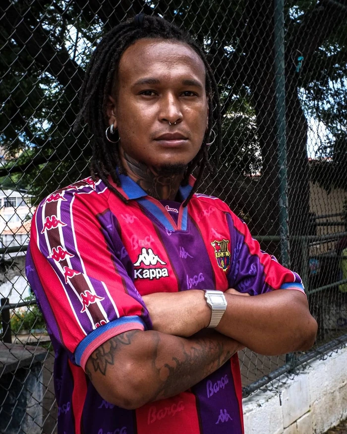 Otra Vibe, um brechó de camisas antigas de futebol