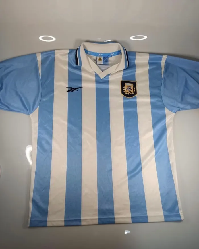 No brechó Camisas Fan Clube, há de tudo