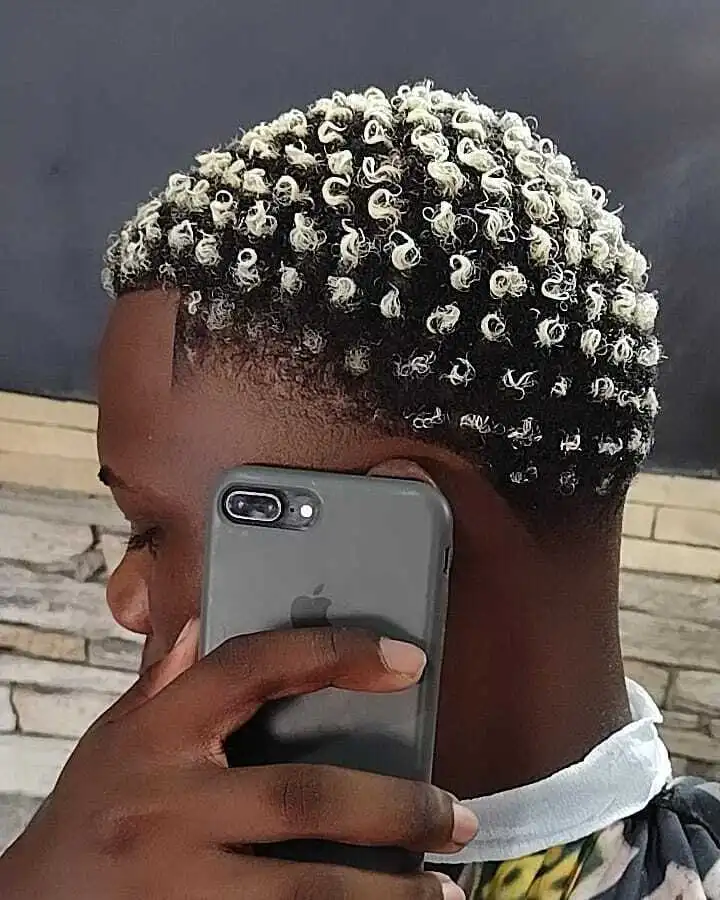 Reflexo alinhado tendências de corte adolescente para 2022