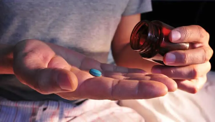 Perigos de tomar viagra antes dos 30 anos: pare de se drogar!