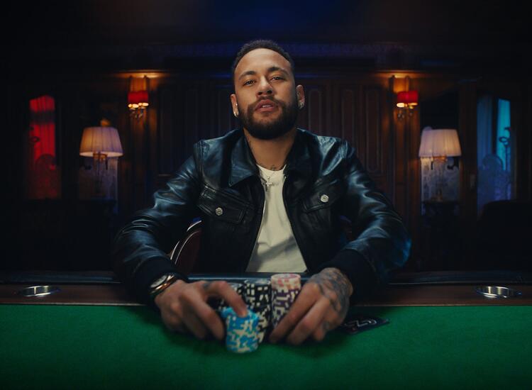 Neymar jogando poker
