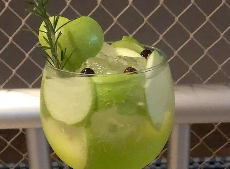 Gin Tônica de Maçã Verde