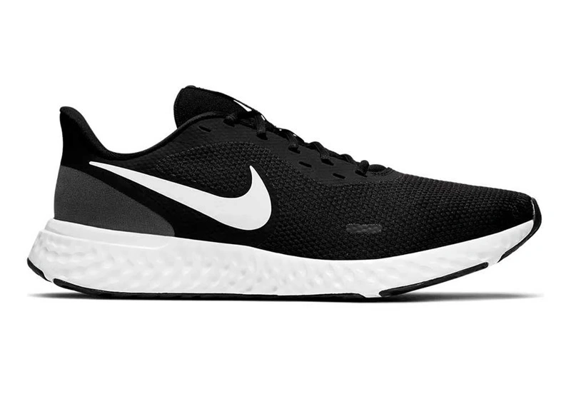 Nike Revolution 5