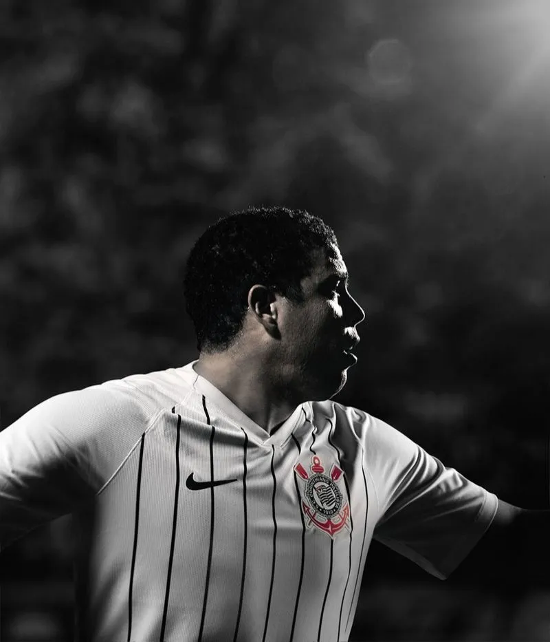 Novo uniforme do Corinthians é uma homenagem a Ronaldo Fenômeno!