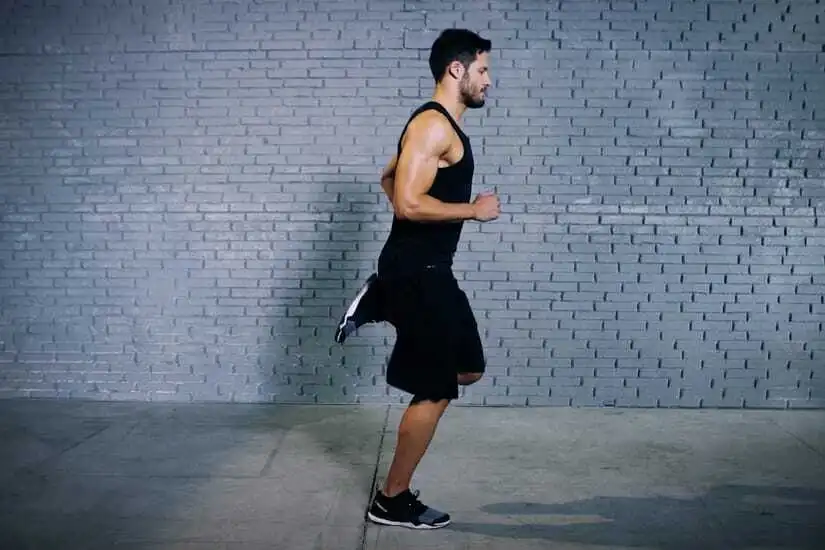 20 exercícios com o peso do corpo pra você fazer agora!