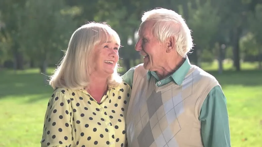 Zoar com a sua namorada é a chave para um relacionamento feliz! Descubra por quê!