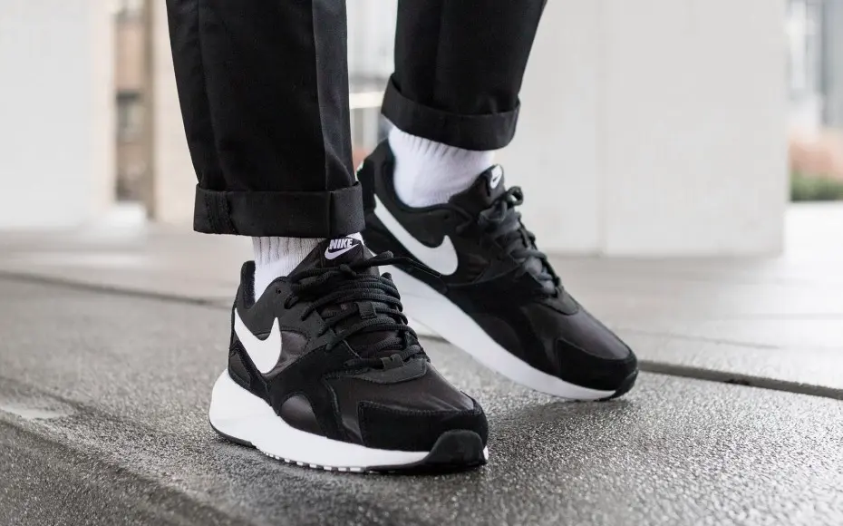 Tênis Nike Pantheos Masculino preto e branco