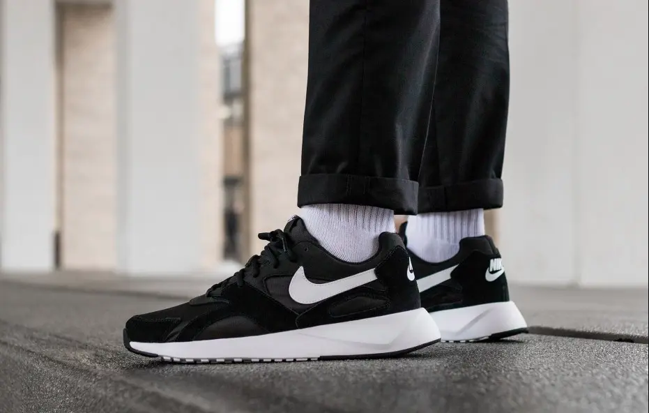 Tênis Nike Pantheos Masculino preto e branco